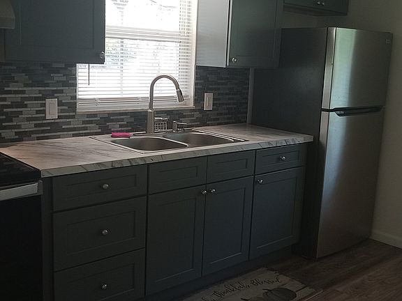 Dine in kitchen 8'x12'