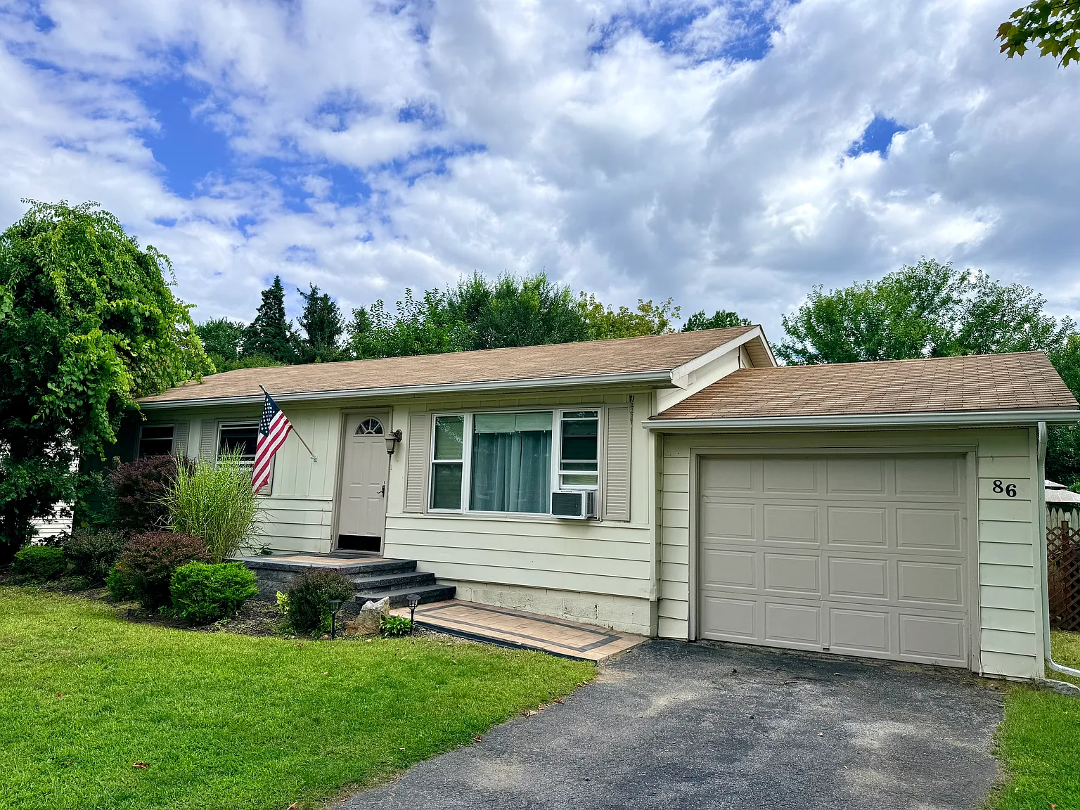 3 bed, 1350 sqft, $3,500 — Photo 4