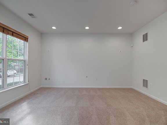 5th image of 12956 Mandolin Ln