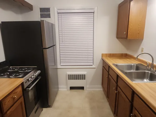 275 W Decorah Rd, West Bend, WI