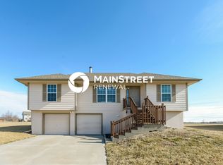 1204 Viola St, Smithville, MO 64089