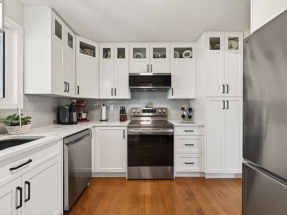 4th image of 2660 Argyle Ave
