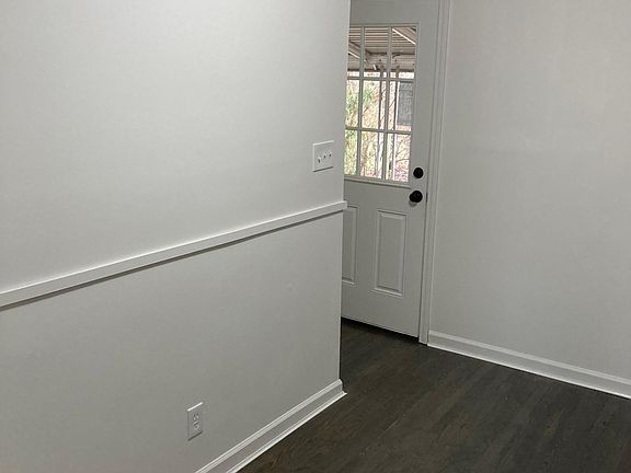 4th image of 4470 Leslie Ave