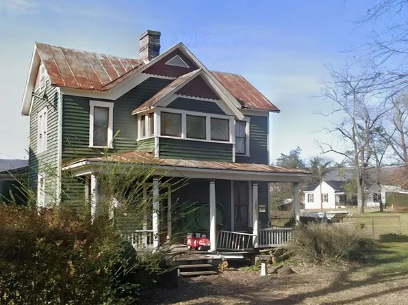 729 Clifton St, Clifton Forge, VA 24422