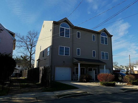 3rd image of 504 Bonsall Ave