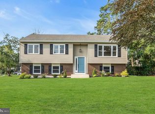 201 Pheasant Hollow Dr, Lanoka Harbor, NJ 08734