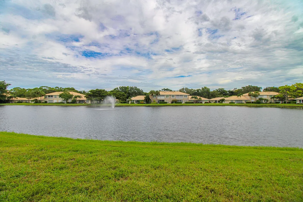 Building Photo - 306 Emerald Bay Cir #J8