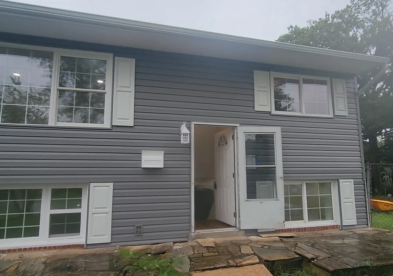 3 bed, 2.0 bath, 1320 sqft, $4,000 — Photo 1
