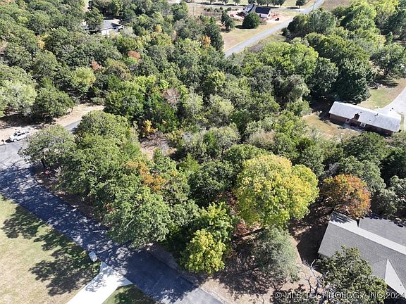 4th image of 1028 N Orchard Ln