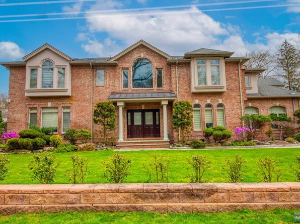 32 Brookside Ave, Demarest, NJ 07627