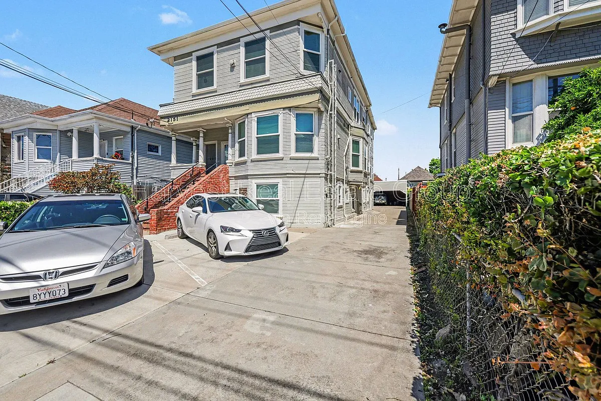 Building Photo - 2151 Lincoln Ave #6