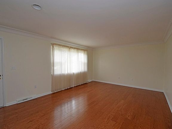 5th image of 7075 Petri Dr