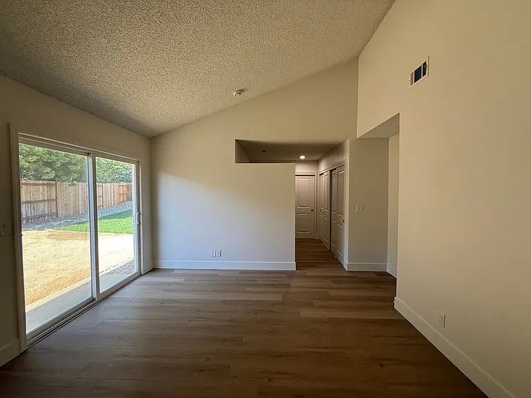 1120 Village Dr — Photo 49