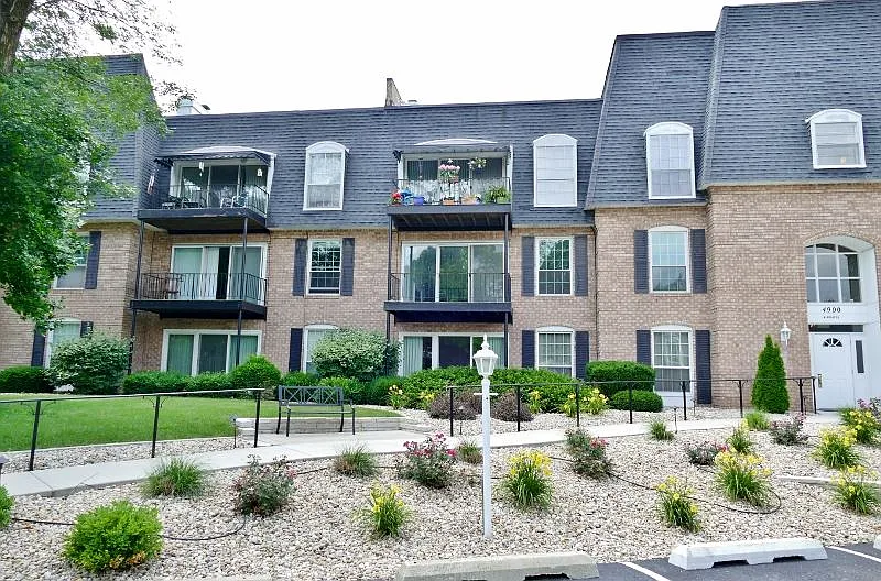 4900 N Knoxville Ave APT 201A photo 1