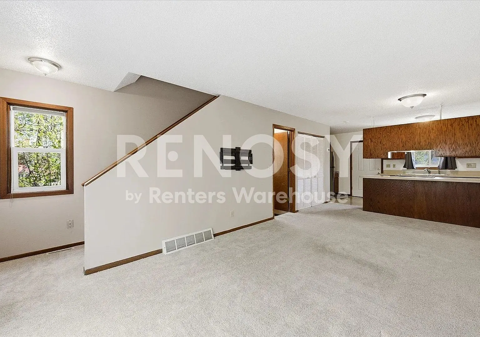 Available Now 2 Bedroom 1 Bath Townhouse in St. Paul — Photo 4
