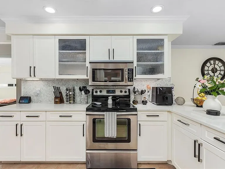 2950 Coach House Ln — Photo 20