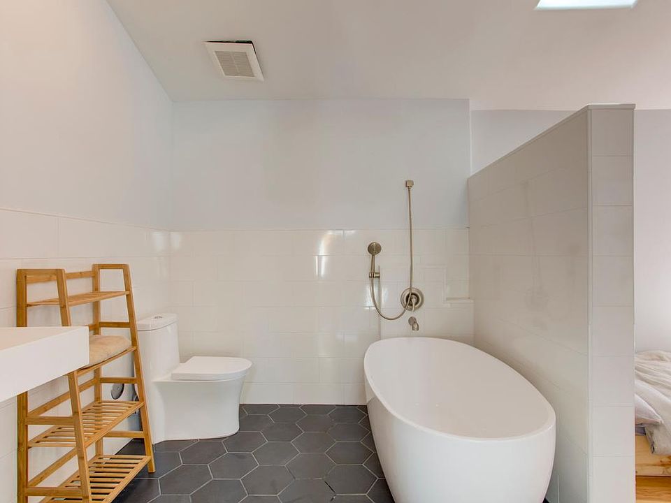 1st image of 611 W Mission St Unit B