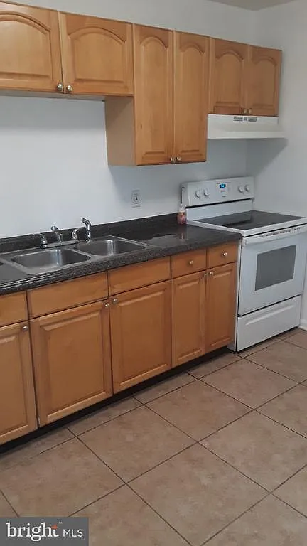 2 bed, 1.0 bath, 750 sqft, $1,300 — Photo 4
