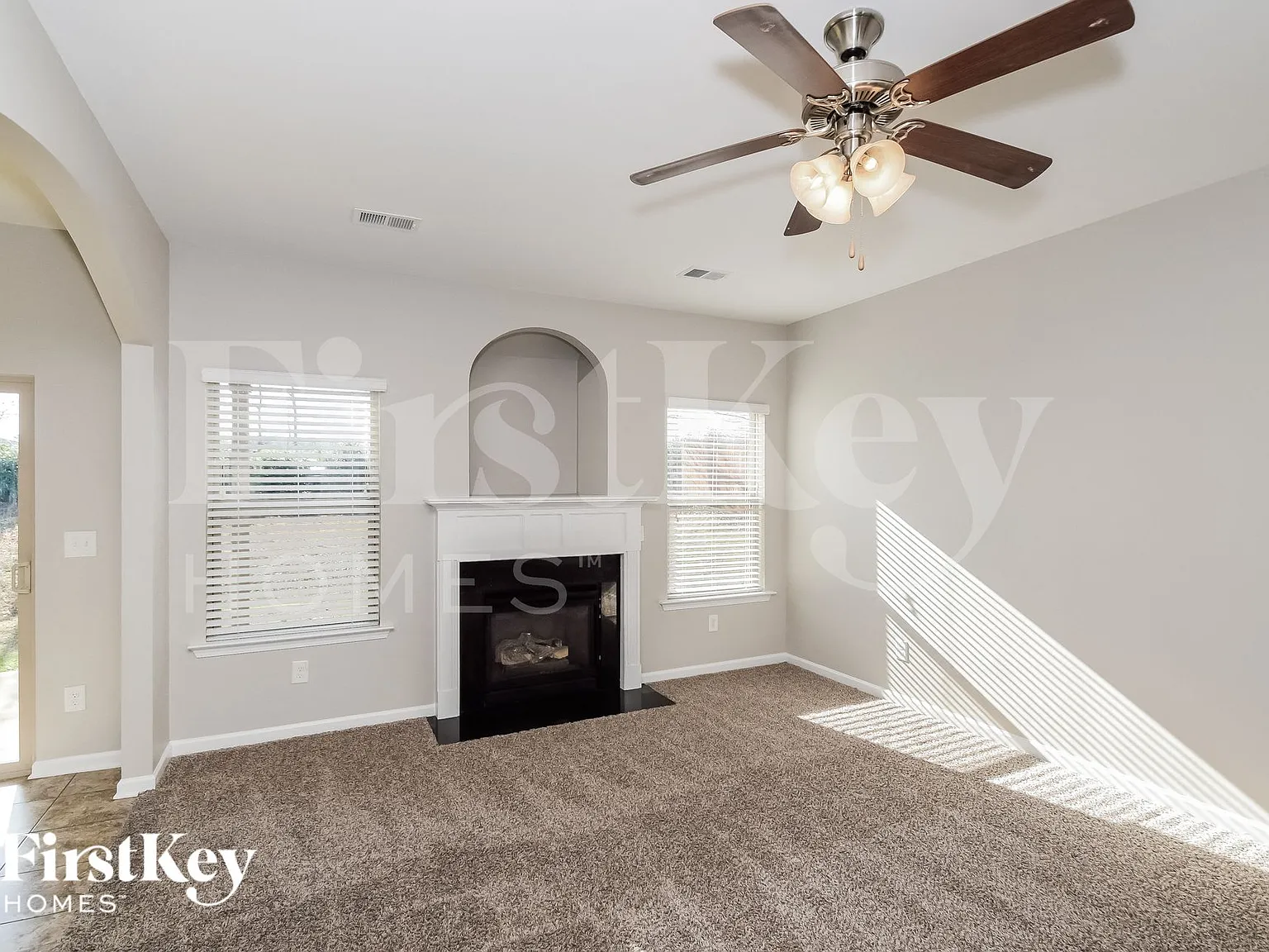 4 bed, 2.0 bath, 1847 sqft, $2,240 — Photo 2