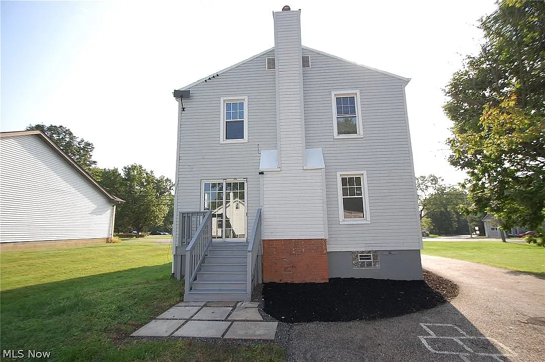4 bed, 2054 sqft, $2,500 — Photo 2