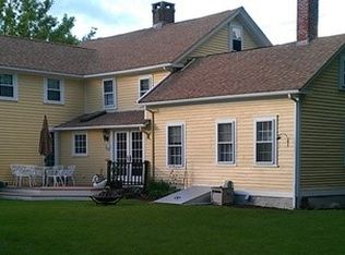 8 Greenwood Ave, Rumford, RI 02916