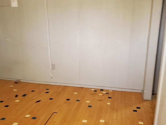 3rd image of 929 S Wilhelm Ave