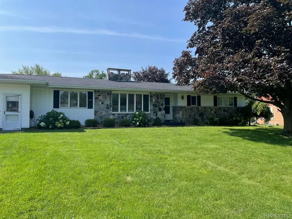 6336 Virginia St, Cass City, MI 48726