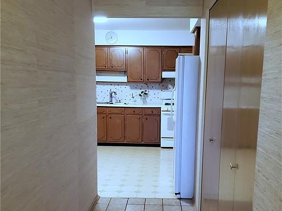 4th image of 6101 Cabrini Ln