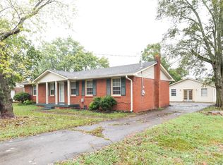 415 Oakdale Dr, Lebanon, TN 37087