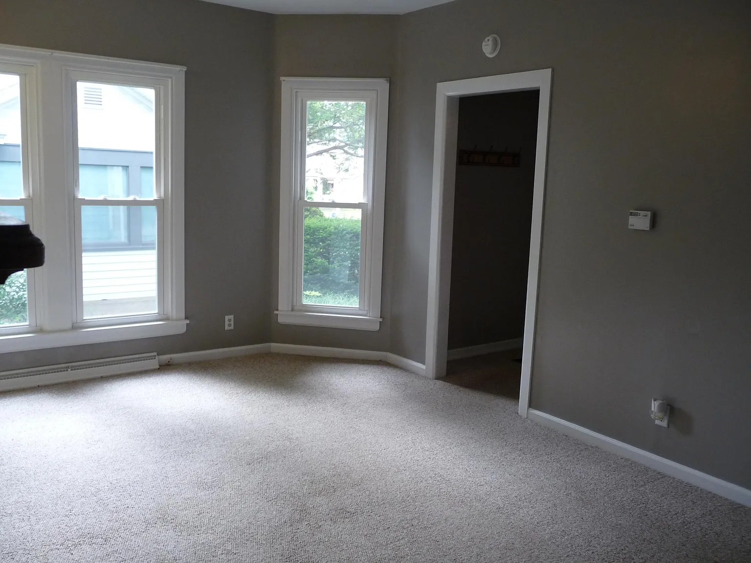 3 bed, 2000 sqft, $1,100 — Photo 2