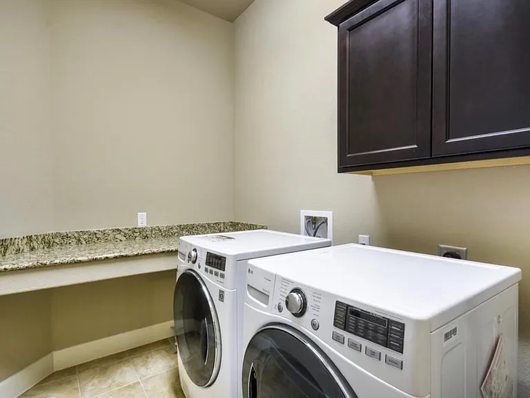 213 Simmons Dr — Photo 31