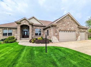 2150 Flagstone Dr, Kankakee, IL 60901