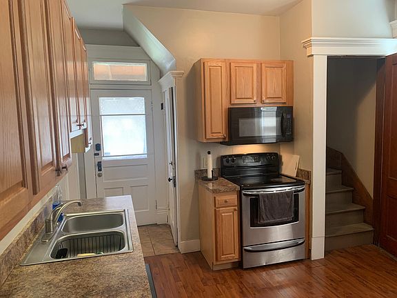 2nd image of 469 Wyandotte Ave