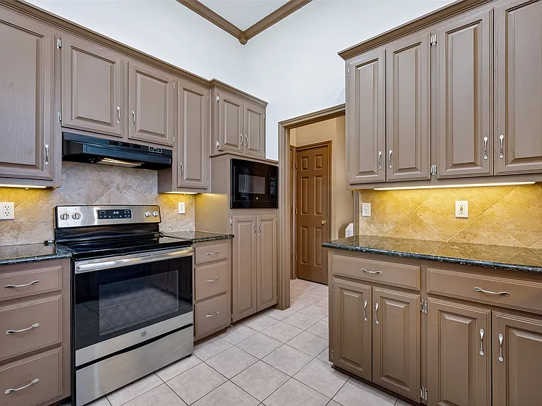 1249 Chandler Cir — Photo 11