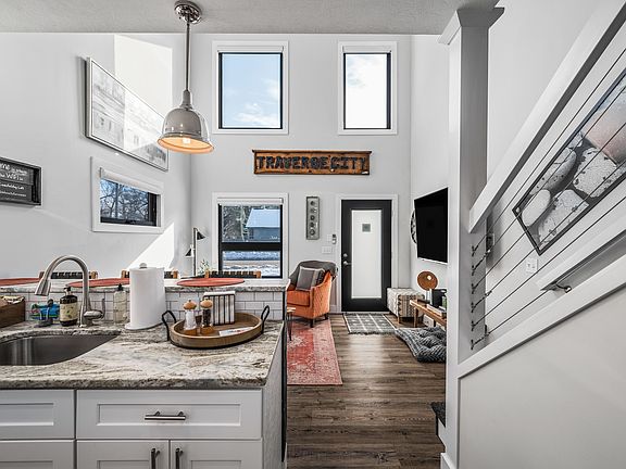 5th image of 504 Hastings St #3