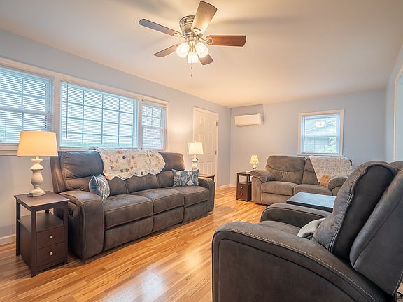 3rd image of 502 N Main St