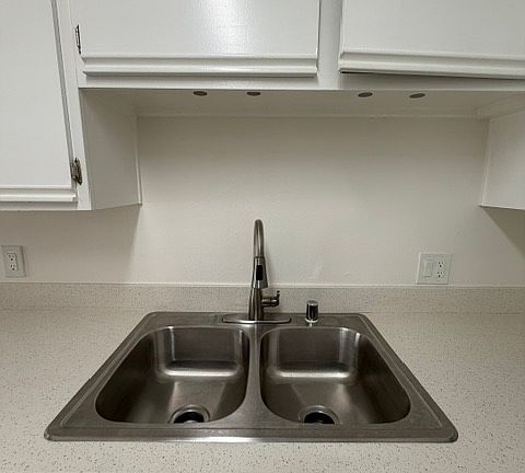 New stainless steel kitchen sink