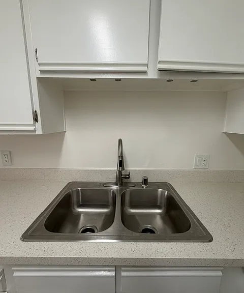 New stainless steel kitchen sink