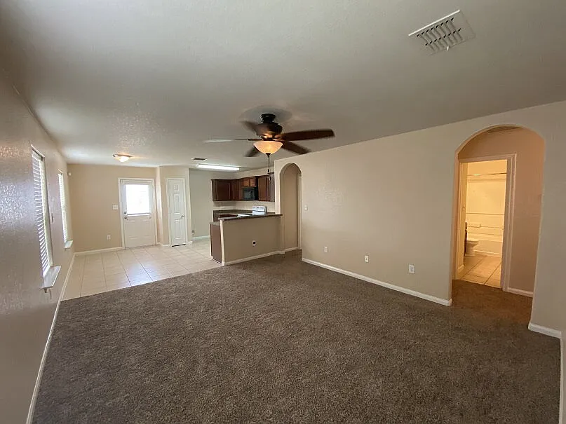 3 bed, 2.0 bath, 1188 sqft, $1,600 — Photo 4