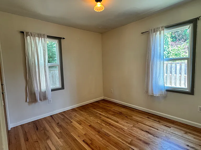 8935 N Kellogg St — Photo 5