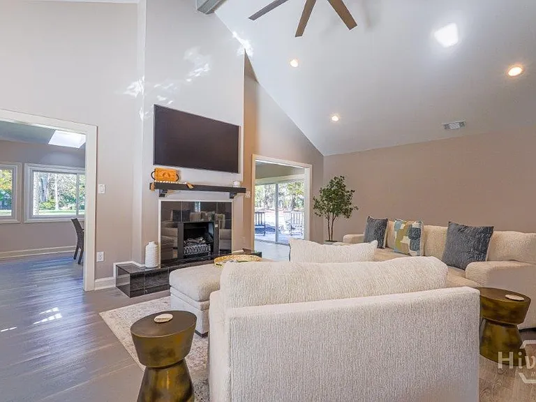 53 Village Green Cir — Photo 4