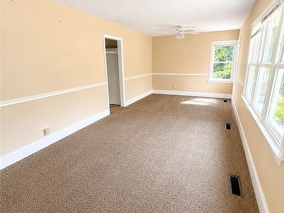 4th image of 1006 Sandalwood Dr