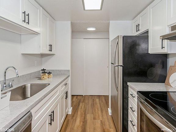 3rd image of 42 Thunderbird Pkwy SW #2B-1Ba-865Sqft