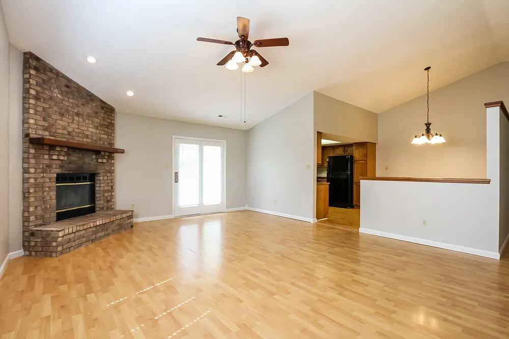 3 bed, 2.0 bath, 1756 sqft, $2,130 — Photo 4