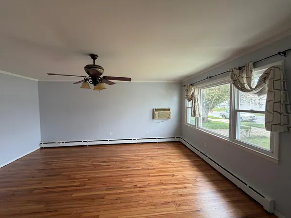(undisclosed Address), Amity Harbor, NY 11701