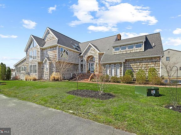 2nd image of 18 Mallard Dr E