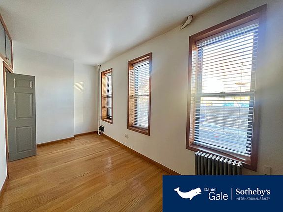 3rd image of 702 Washington Ave #Top