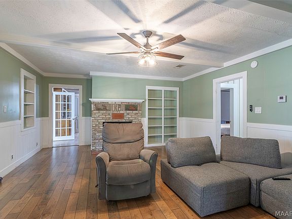 5th image of 694 Becky Ln