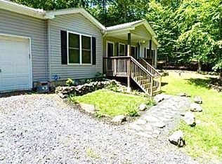 691 Whippoorwill Dr, Bushkill, PA 18324