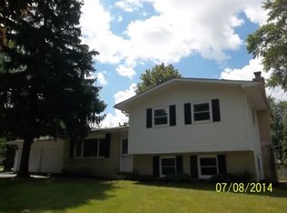 18141 W Valley Dr, Grayslake, IL